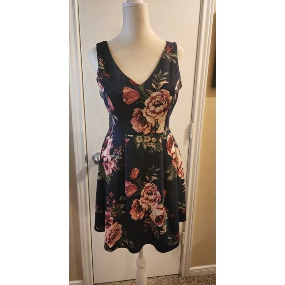Crystal Doll Floral Dress size S - Picture 2 of 3